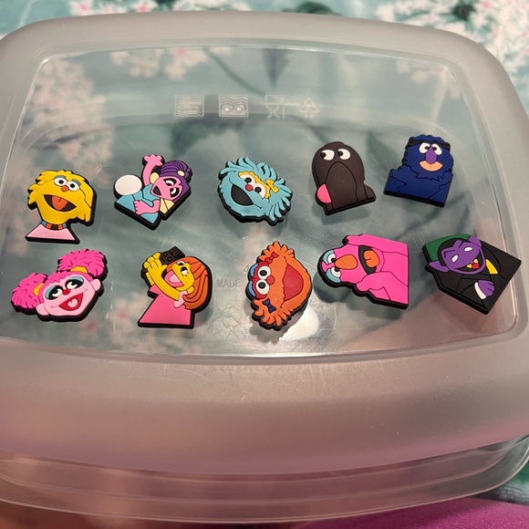 Crocs gibbets Sesame Street - Picture 1 of 1